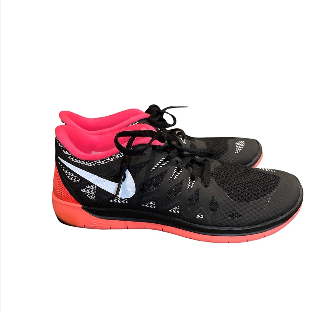 NWOT Women Nike free 5.0 shoes